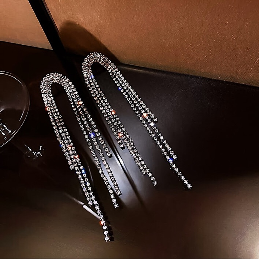 ⚜️𝟯𝟬%𝗢𝗙𝗙 𝗯𝘂𝗻𝗱𝗹𝗲𝘀 𝟯+⚜️ NEW Rhinestone Tassel Earrings - Picture 5 of 7